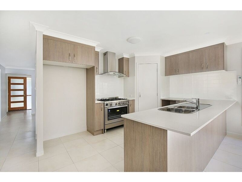 10 Majella Cl, Peregian Springs QLD 4573