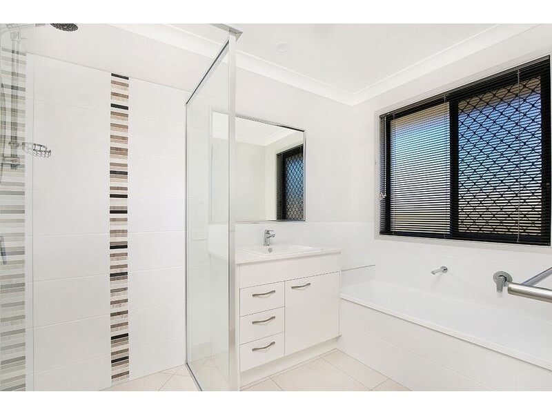 10 Majella Cl, Peregian Springs QLD 4573