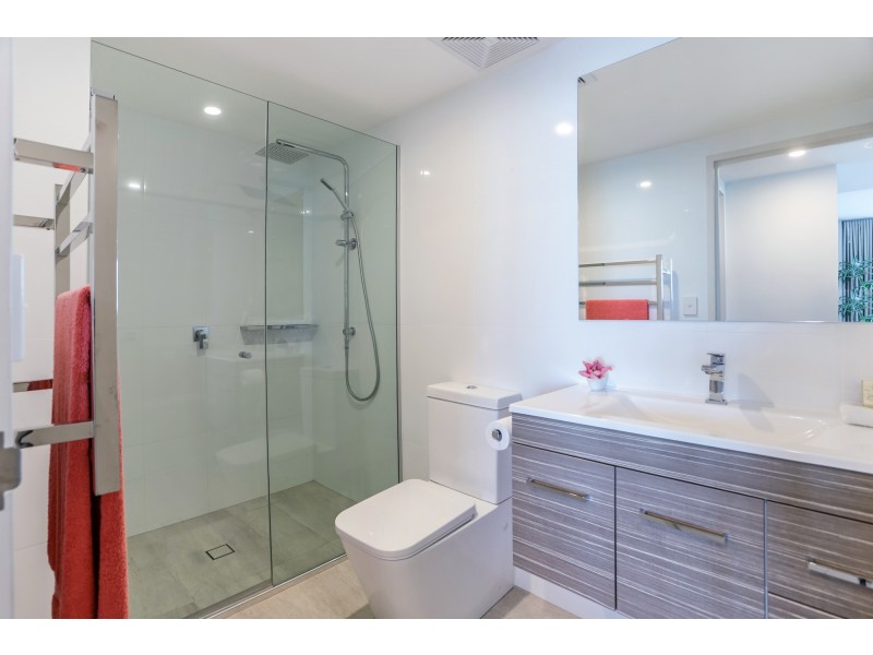 18/36 Woodcliffe Crescent, Woody Point QLD 4019