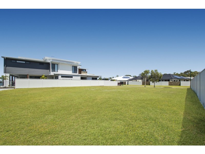 24 North Point Crescent, Pelican Waters QLD 4551