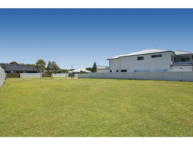 24 North Point Crescent, Pelican Waters QLD 4551