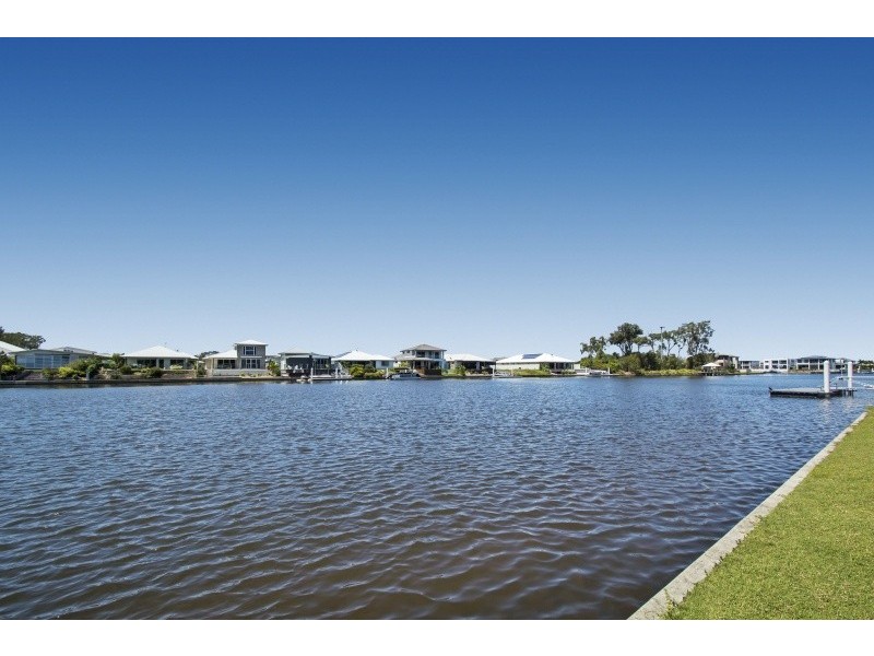 24 North Point Crescent, Pelican Waters QLD 4551