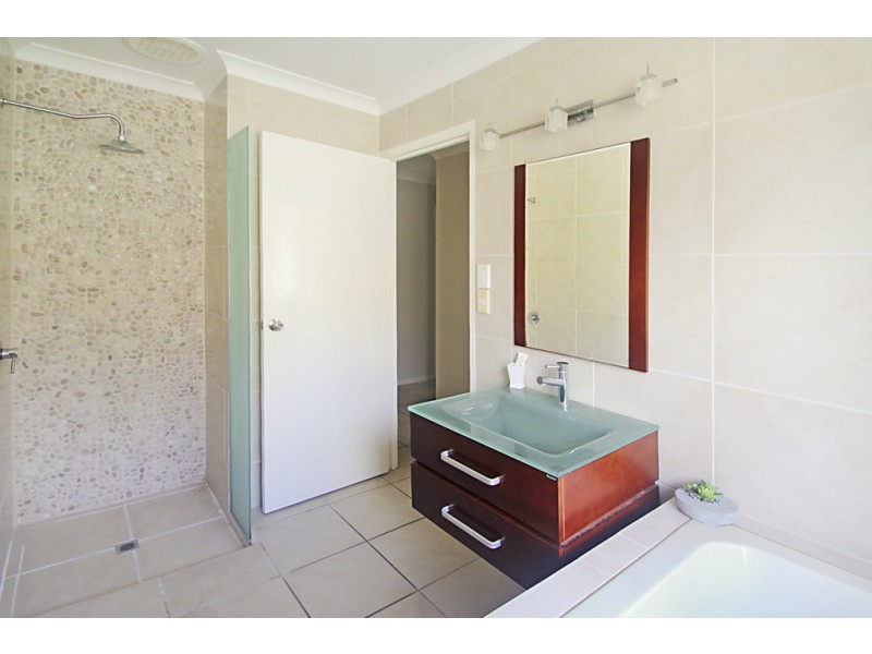 25 Leafhaven Dr, Tewantin QLD 4565
