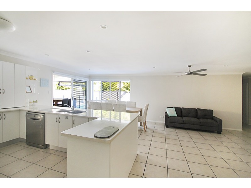 25 Leafhaven Dr, Tewantin QLD 4565