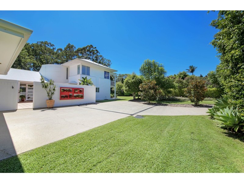 9 Upland Ct, Tinbeerwah QLD 4563