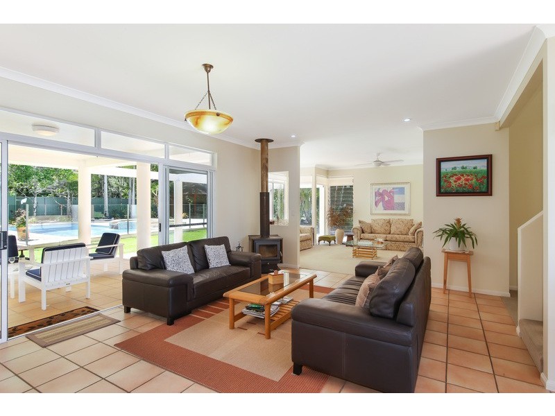 9 Upland Ct, Tinbeerwah QLD 4563