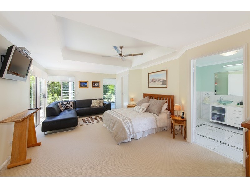 9 Upland Ct, Tinbeerwah QLD 4563