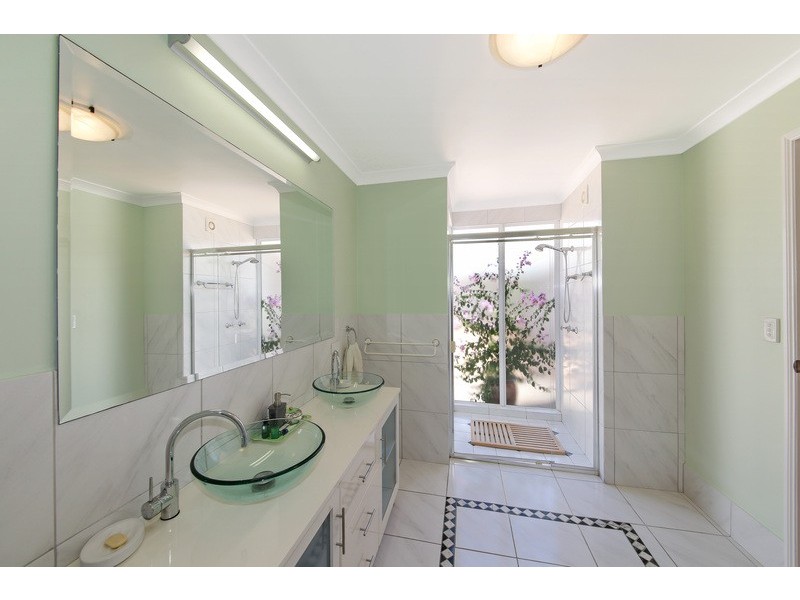 9 Upland Ct, Tinbeerwah QLD 4563