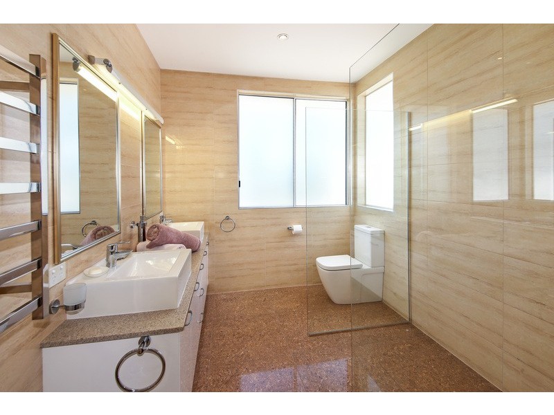9 Upland Ct, Tinbeerwah QLD 4563