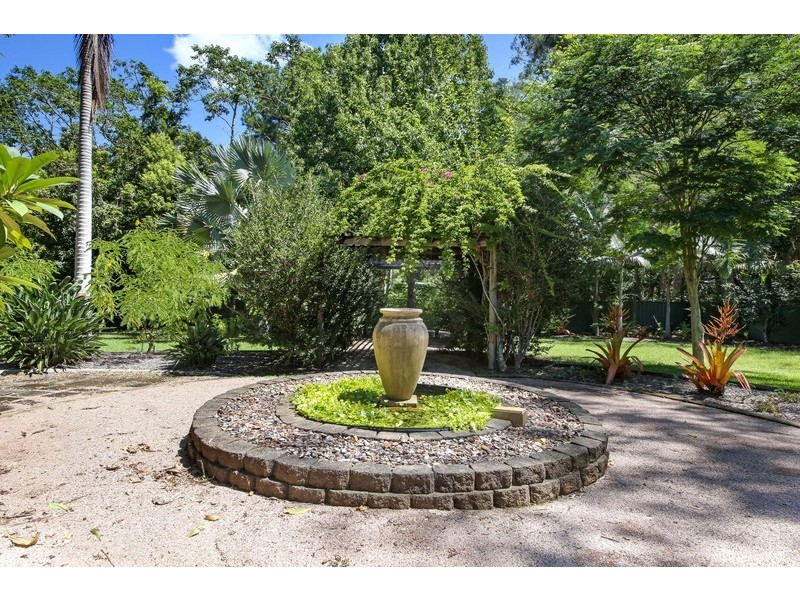 9 Upland Ct, Tinbeerwah QLD 4563