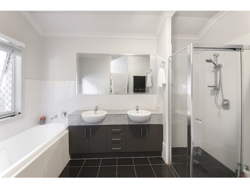 8/2 Lake Weyba Drive, Noosaville QLD 4566