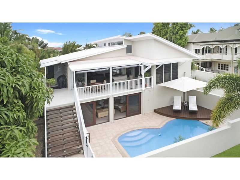 8 Tangmere Court, Noosa Heads QLD 4567