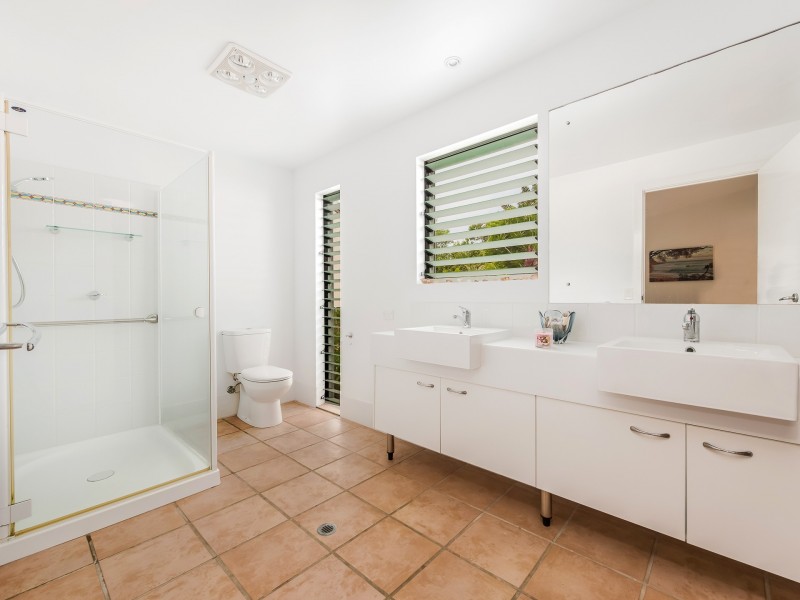 8 Tangmere Court, Noosa Heads QLD 4567