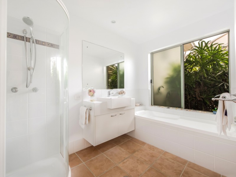 8 Tangmere Court, Noosa Heads QLD 4567