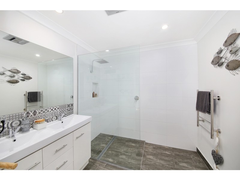 77 Glenridge Drive, Cooroibah QLD 4565