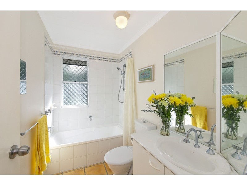 21 Lake Entrance Boulevard, Noosaville QLD 4566