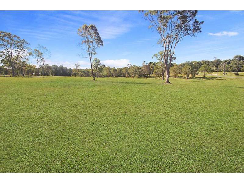 5 Jirrima Cres, Cooroibah QLD 4565