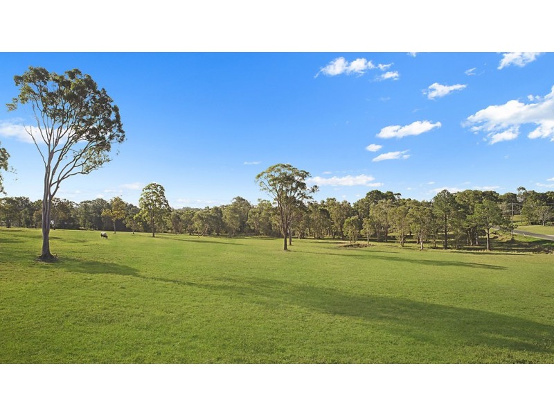 5 Jirrima Cres, Cooroibah QLD 4565