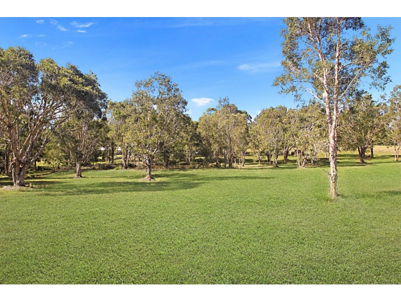 5 Jirrima Cres, Cooroibah QLD 4565