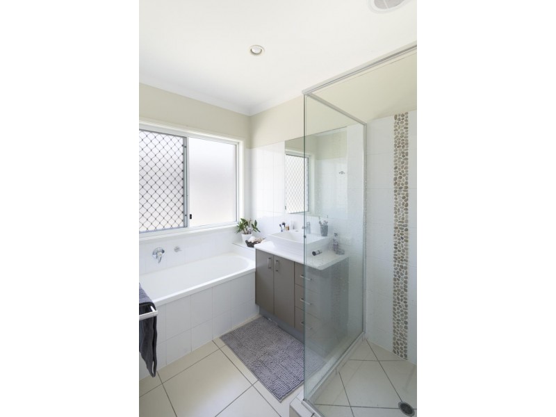 8 GOLDENBELL PLACE, Peregian Springs QLD 4573