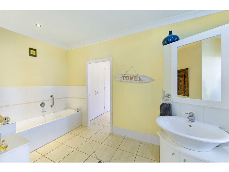 50 KALOWENDHA AVENUE, Pelican Waters QLD 4551