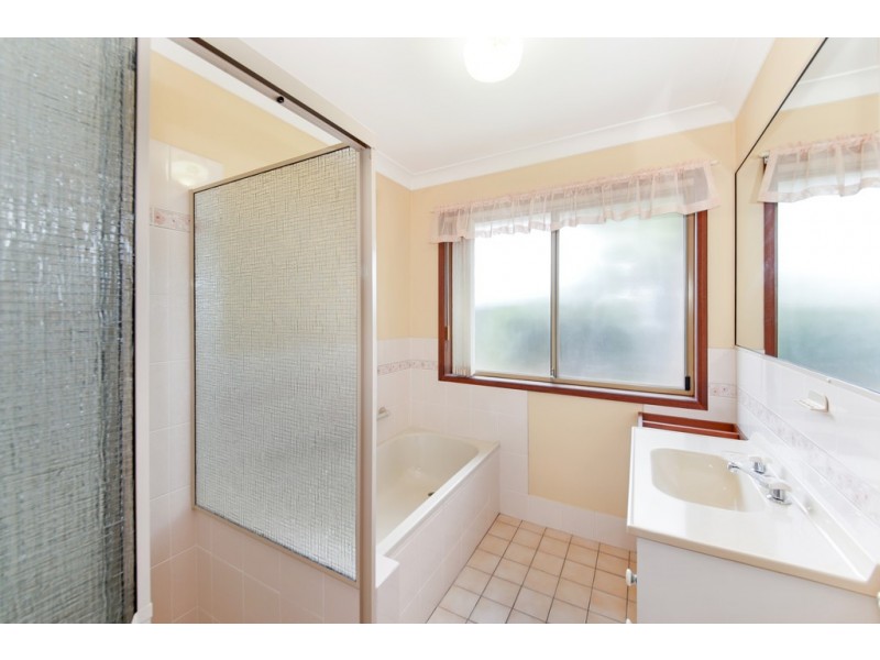 17 Thompson Cres, Tewantin QLD 4565