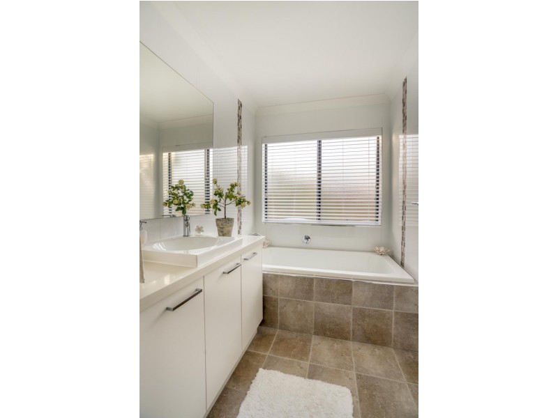 22 Raven Way, Noosaville QLD 4566