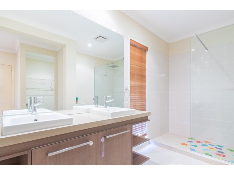 15 SHARYN PLACE, Glass House Mountains QLD 4518