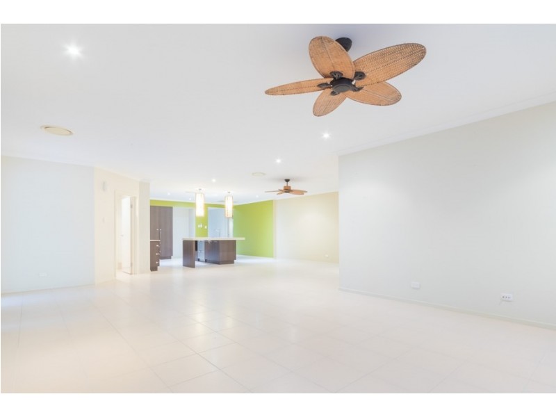 15 SHARYN PLACE, Glass House Mountains QLD 4518