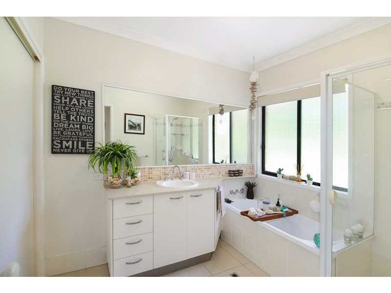 108 Illoura Place, Cooroibah QLD 4565