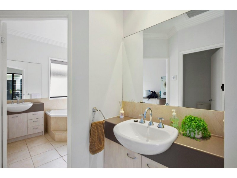 10 Fairway Parade, Peregian Springs QLD 4573