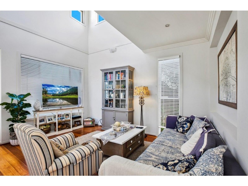 8/2 Lake Weyba Drive, Noosaville QLD 4566