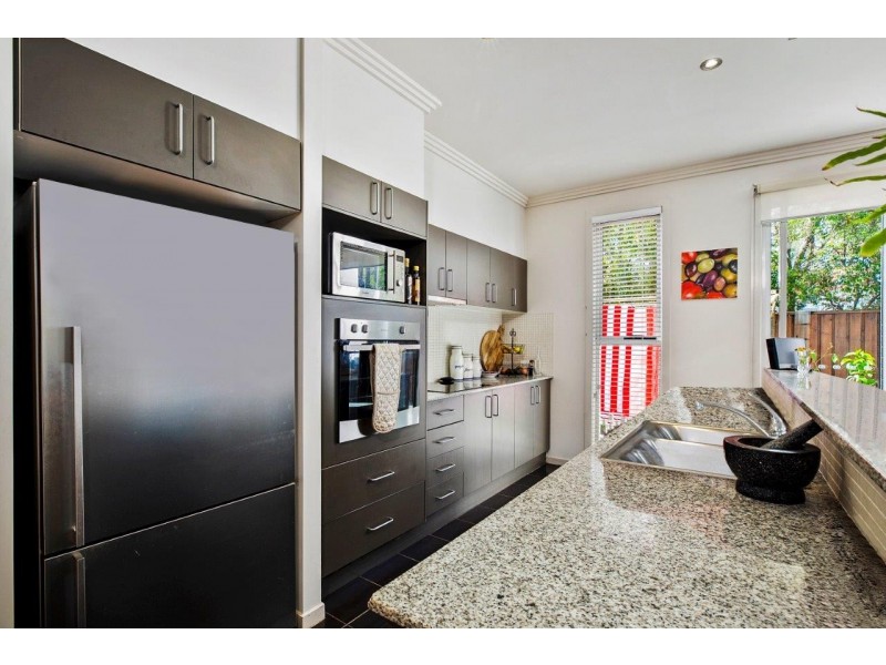 8/2 Lake Weyba Drive, Noosaville QLD 4566