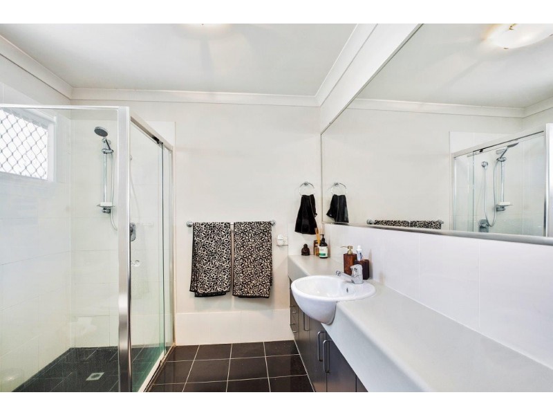 8/2 Lake Weyba Drive, Noosaville QLD 4566