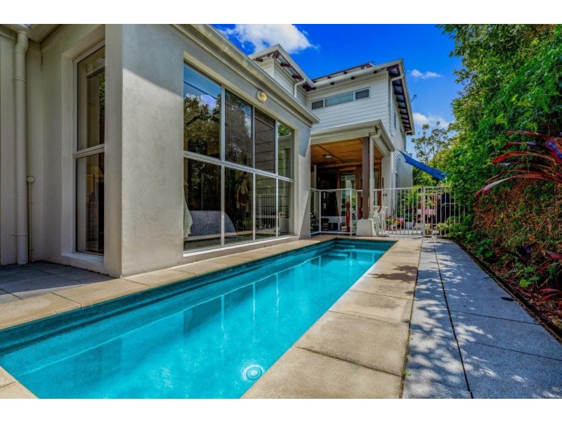 8/2 Lake Weyba Drive, Noosaville QLD 4566