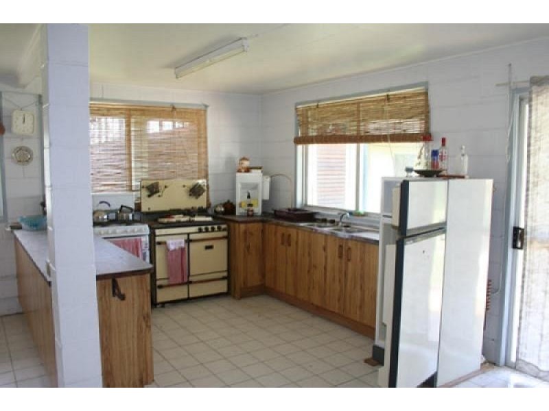 9 Mackerel Street, Noosa North Shore QLD 4565