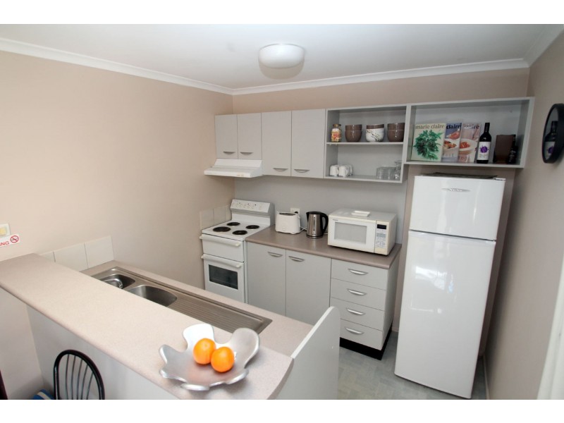 216/4 Lake Weyba Drive, Noosaville QLD 4566