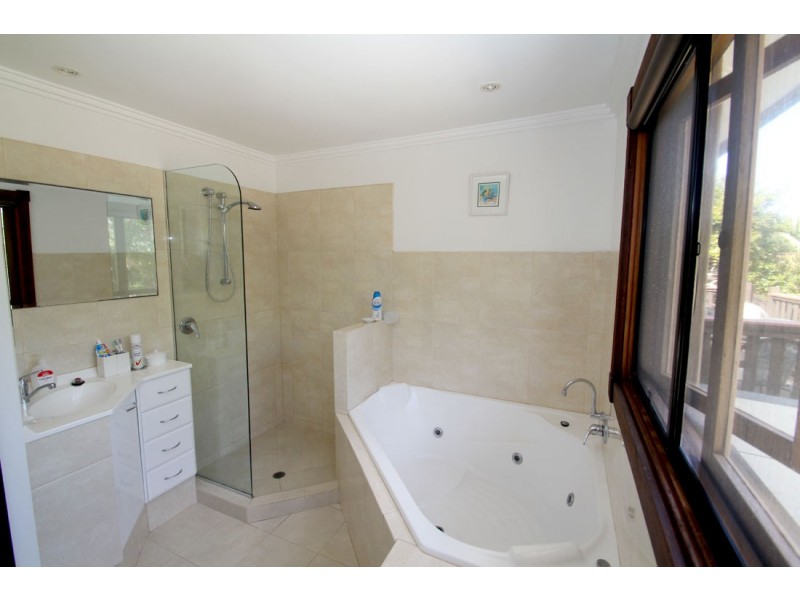 9 Corsair Crescent, Sunrise Beach QLD 4567