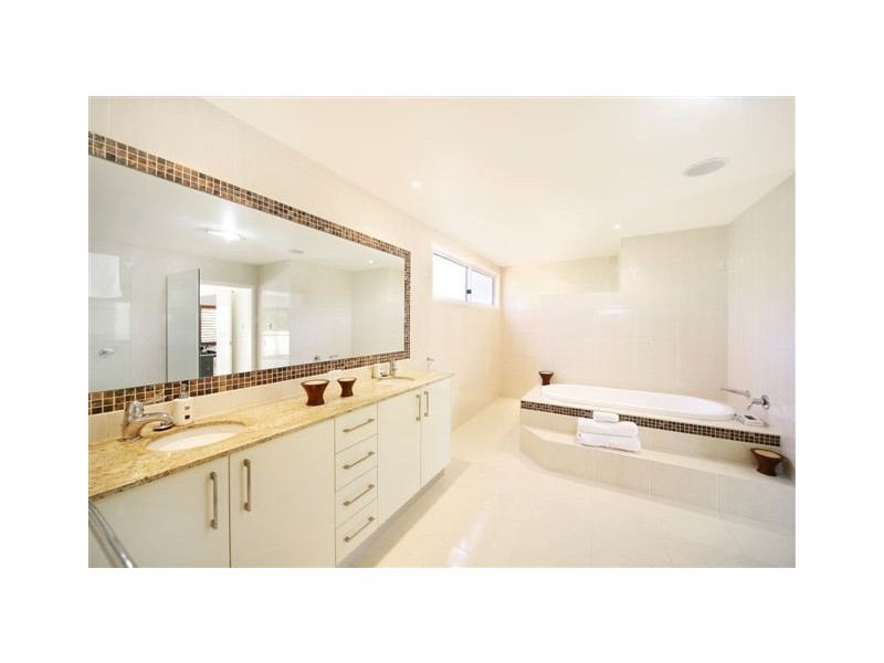 13 Regatta Circuit, Noosaville QLD 4566