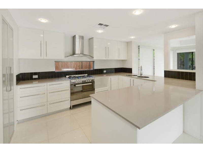 8 Jacksonia Place, Noosaville QLD 4566