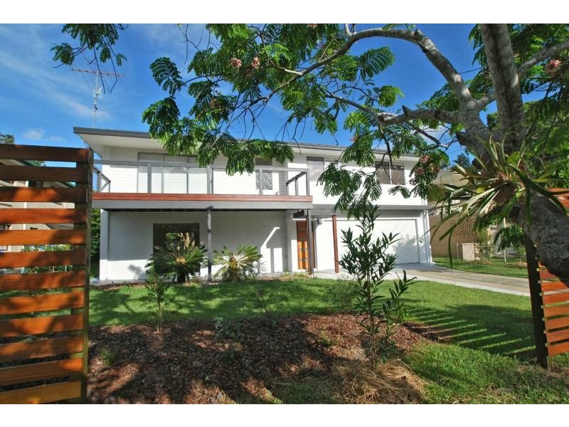 8 Hillcrest Avenue, Tewantin QLD 4565