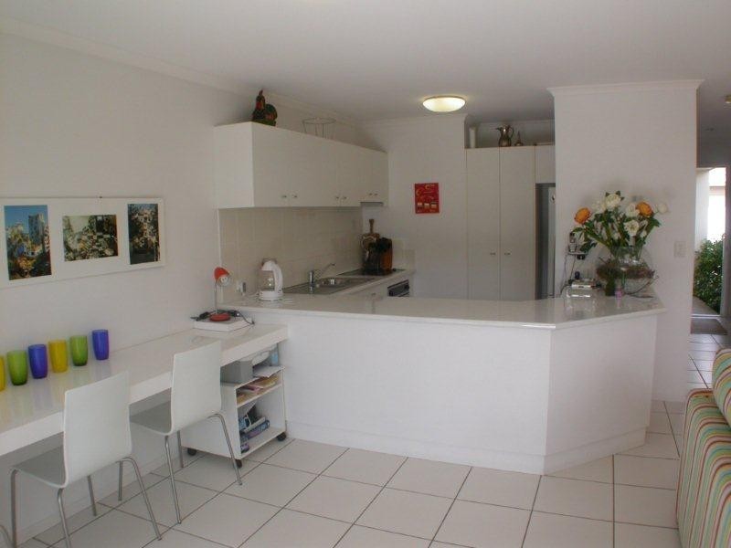 4/18 Lake Weyba Drive, Noosaville QLD 4566