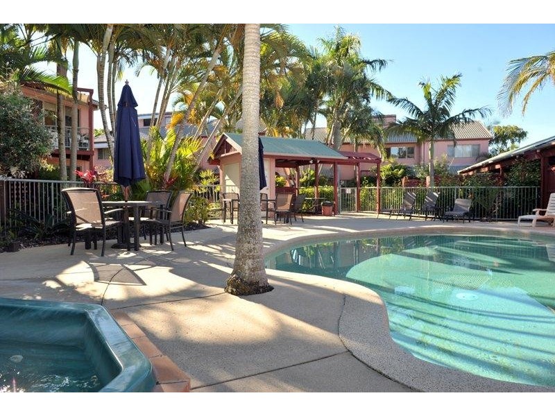 202/24 Lake Weyba Drive, Noosaville QLD 4566