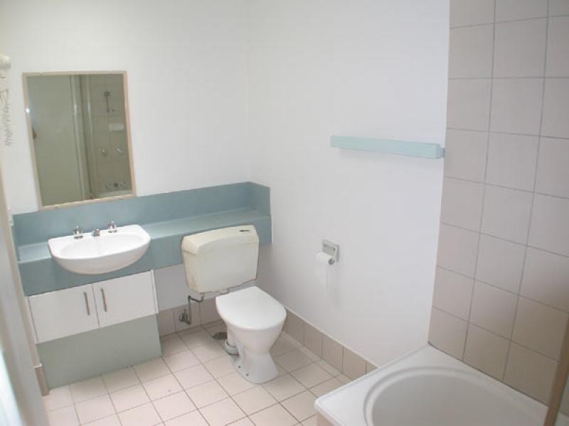 202/24 Lake Weyba Drive, Noosaville QLD 4566