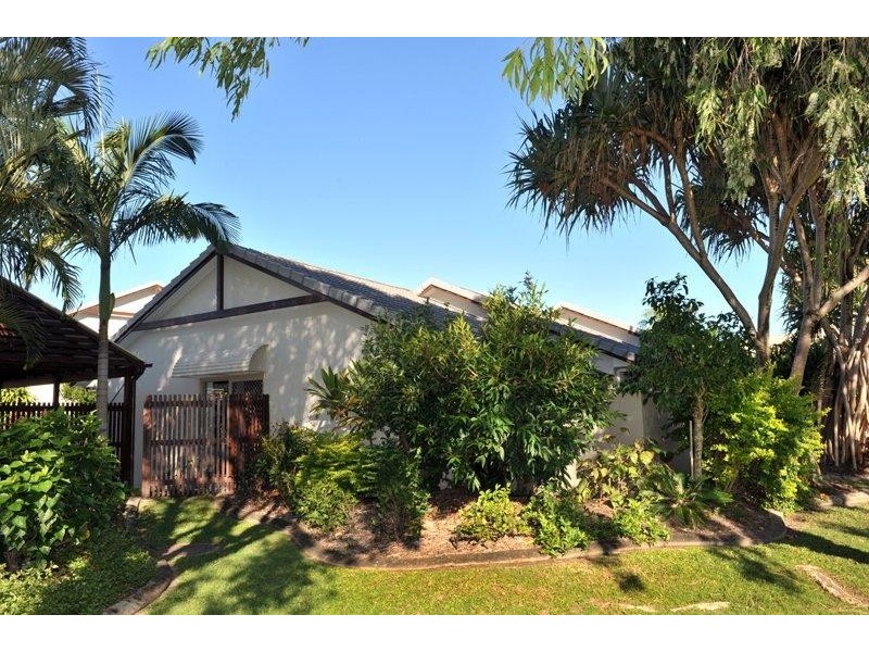 202/24 Lake Weyba Drive, Noosaville QLD 4566