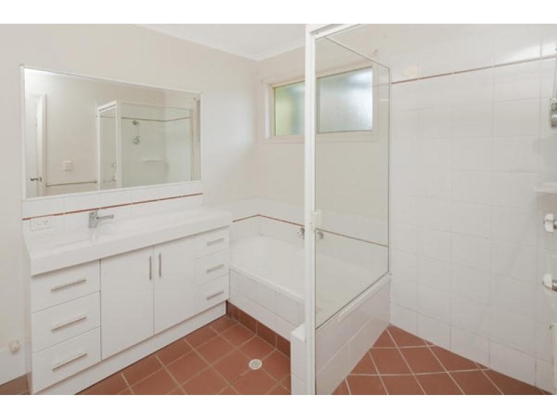 6 Val Crescent, Noosaville QLD 4566