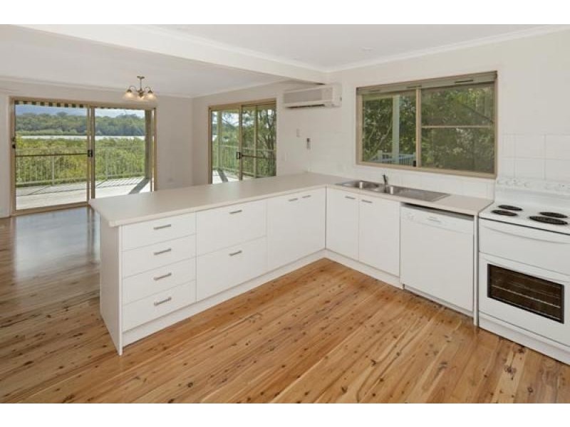 6 Val Crescent, Noosaville QLD 4566
