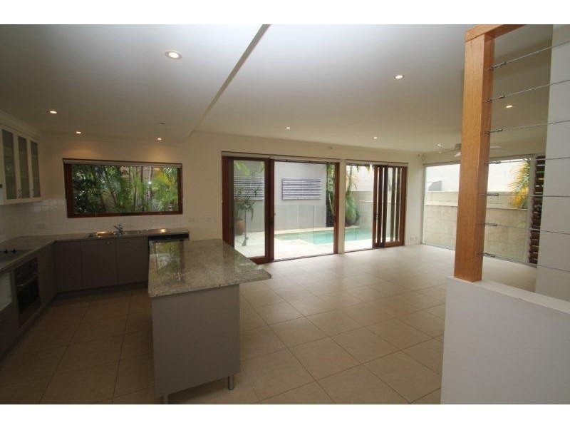 1/3 Ann Street, Noosaville QLD 4566