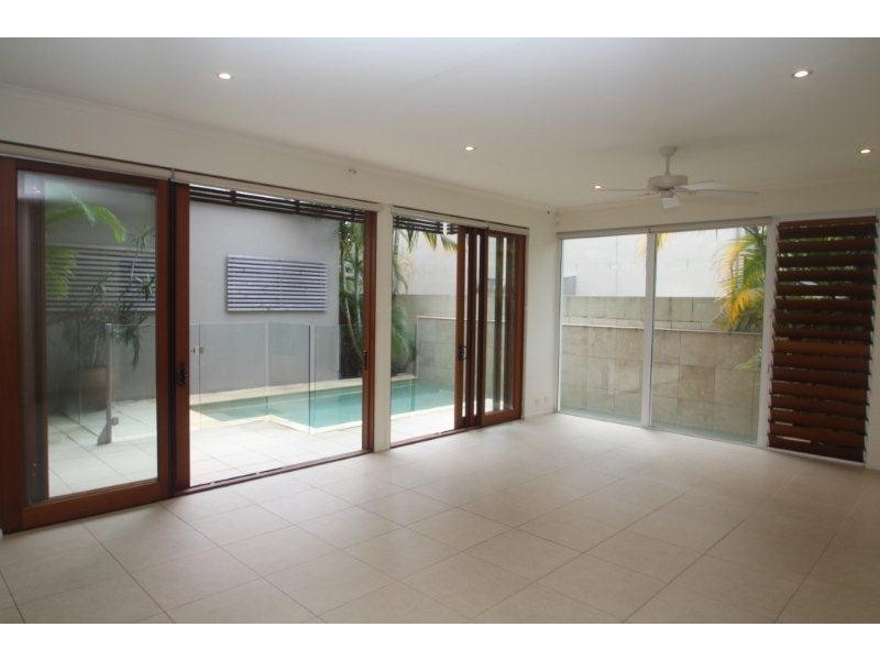 1/3 Ann Street, Noosaville QLD 4566