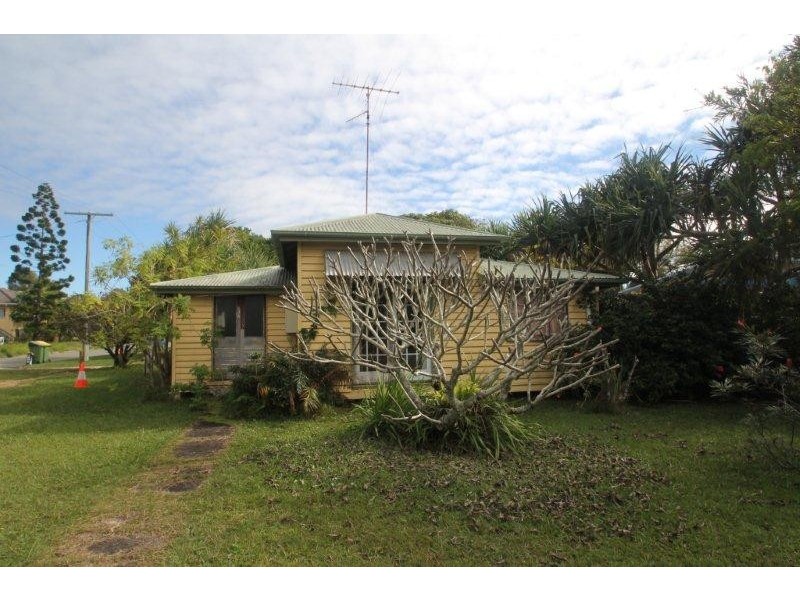 5 Lake Weyba Road, Noosaville QLD 4566